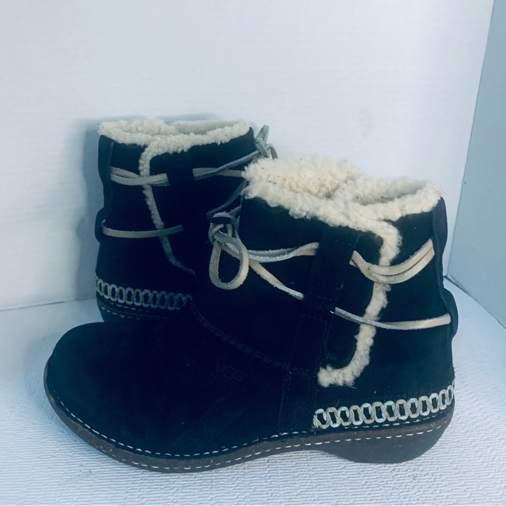 UGG Cove Winter Ankle Boots Womens Size 11 Black Leather Wraparound Lace